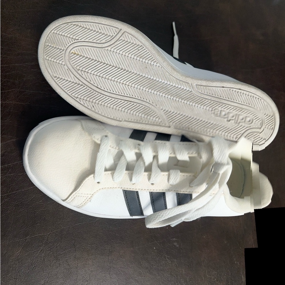 Adidas Classic White and Black Sneakers - Picture 8 of 9